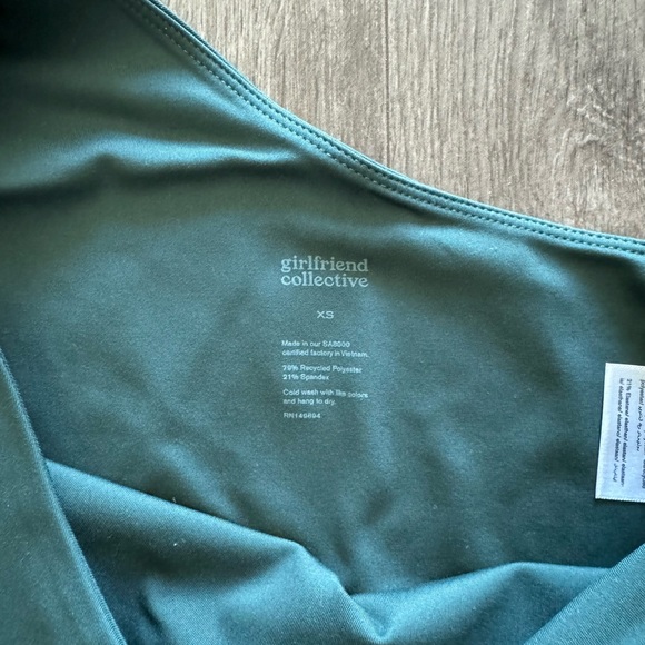 Girlfriend Collective Bianca Sports Bra - Picture 2 of 9